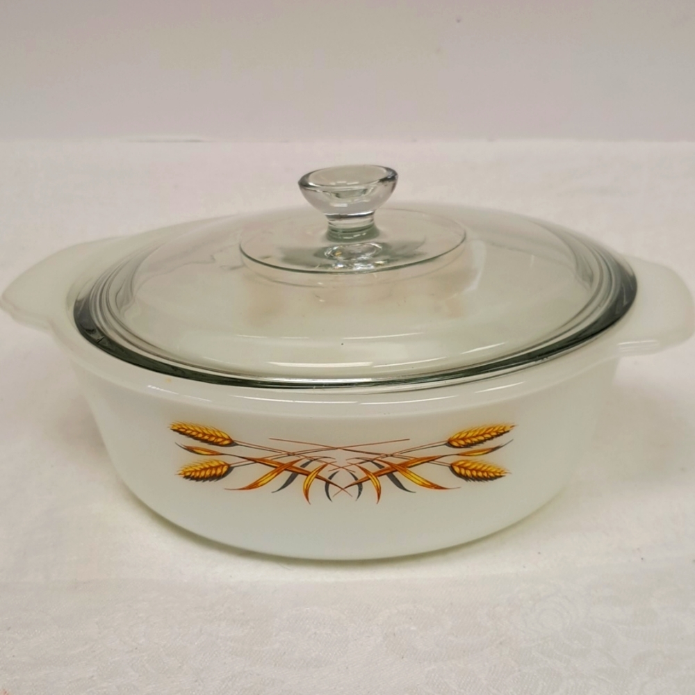 Vintage FIRE KING wheat design 1 1/2 Qt casserole with lid